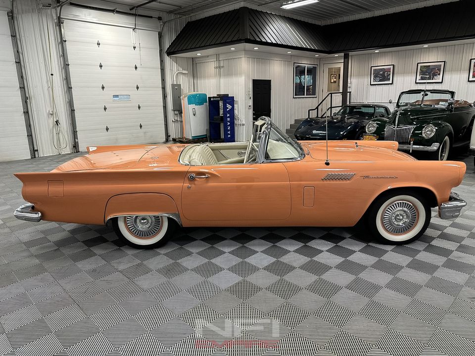 1957 Ford Thunderbird