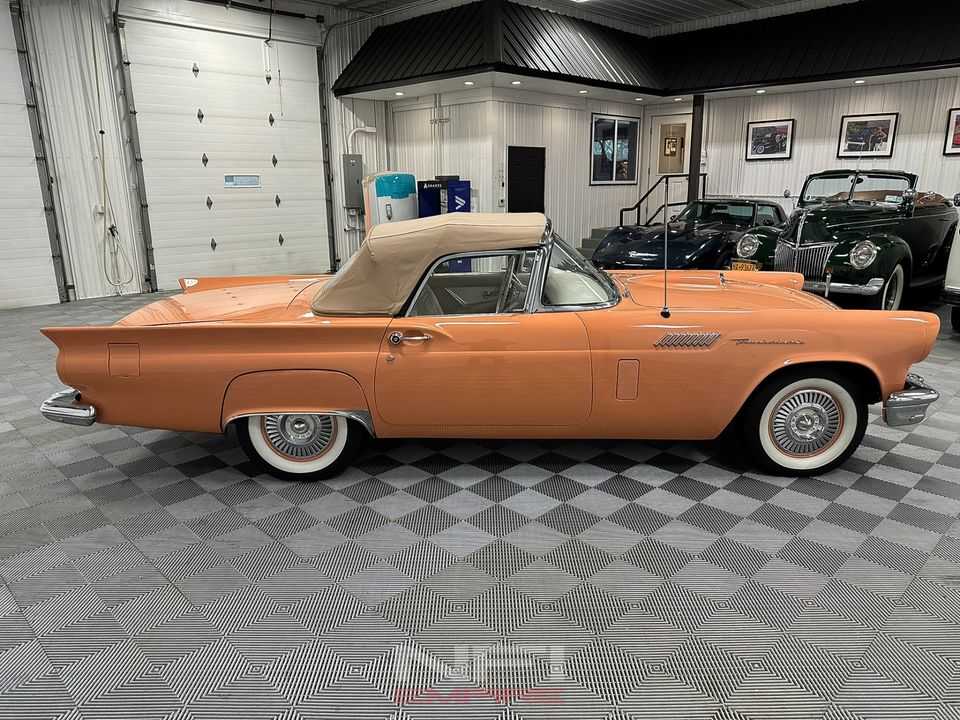 1957 Ford Thunderbird