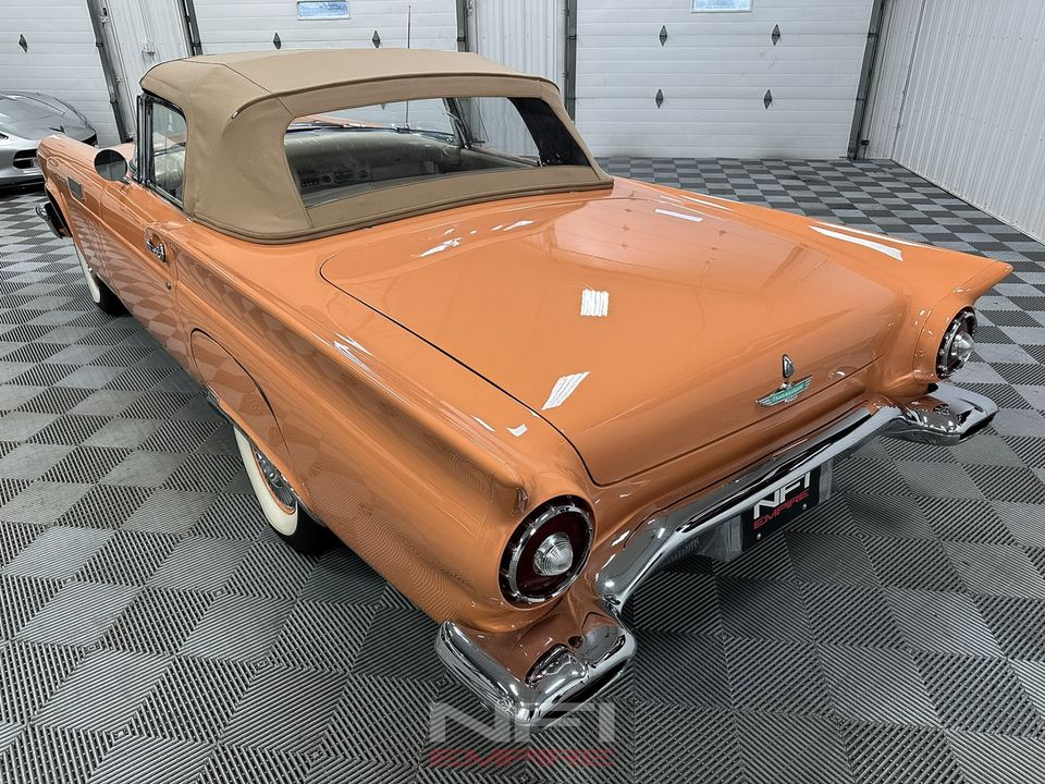 1957 Ford Thunderbird
