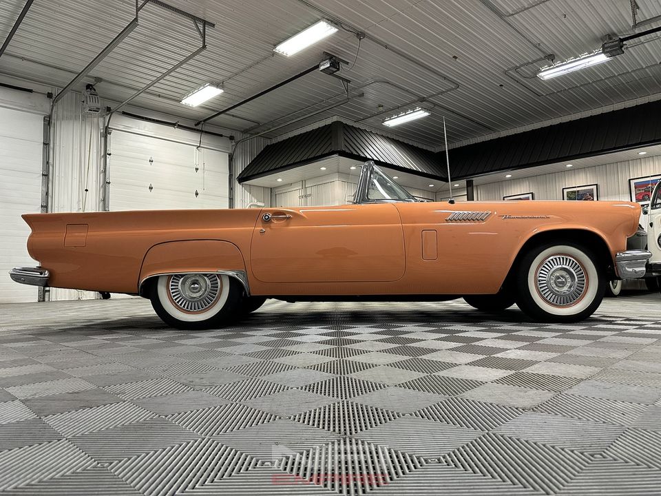 1957 Ford Thunderbird