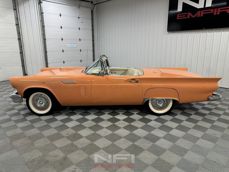 1957 Ford Thunderbird