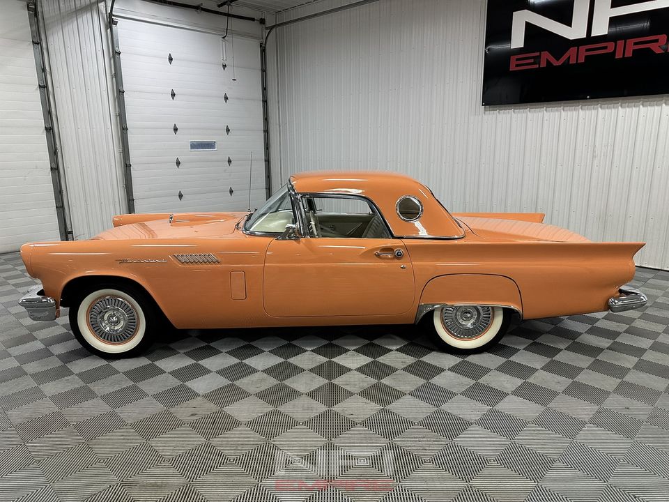 1957 Ford Thunderbird