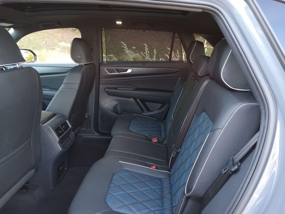 2025 Volkswagen Atlas Cross Sport
