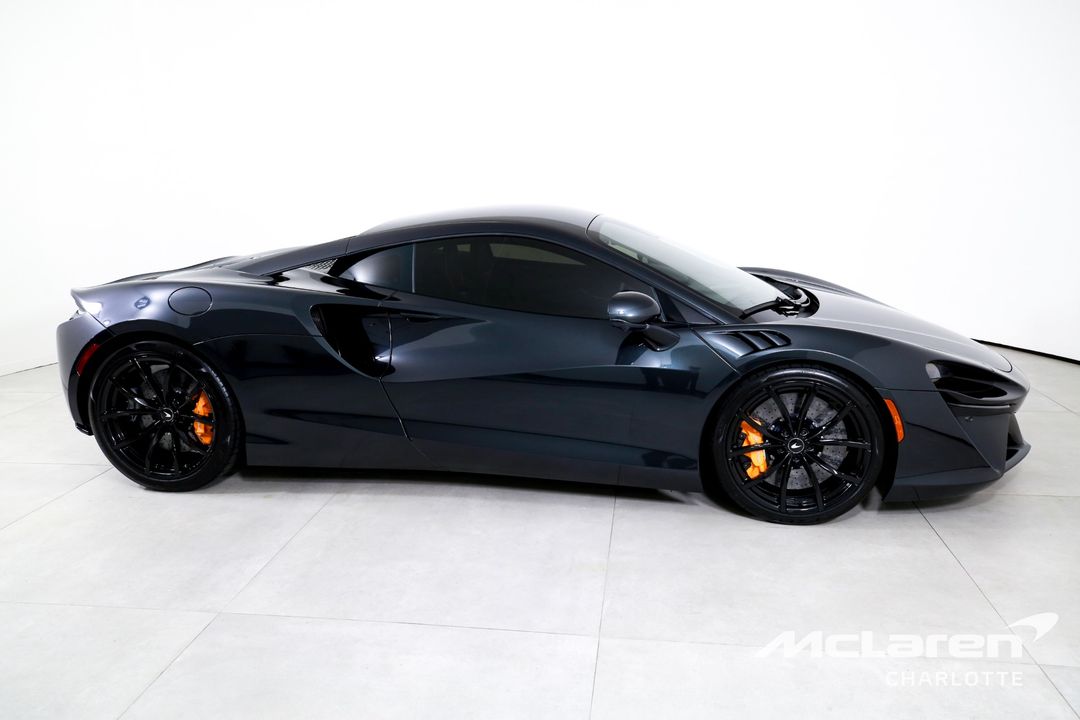 2023 McLaren Artura