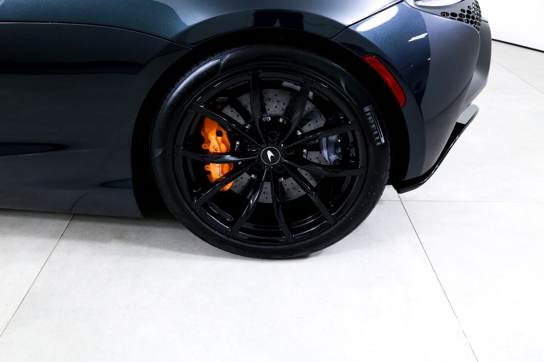 2023 McLaren Artura