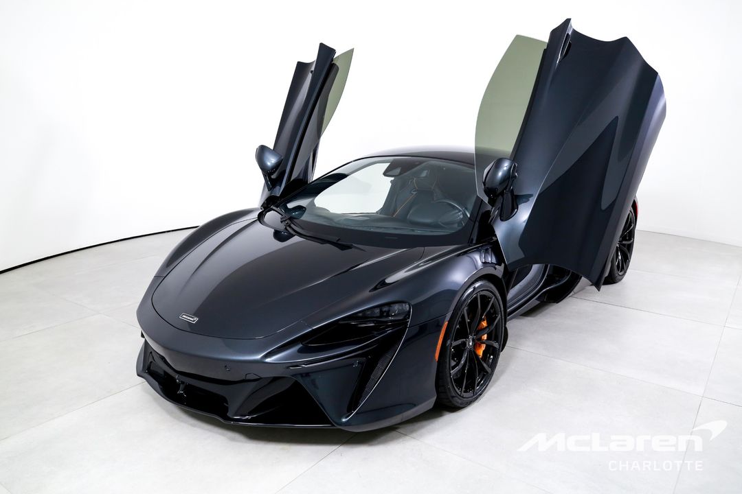 2023 McLaren Artura