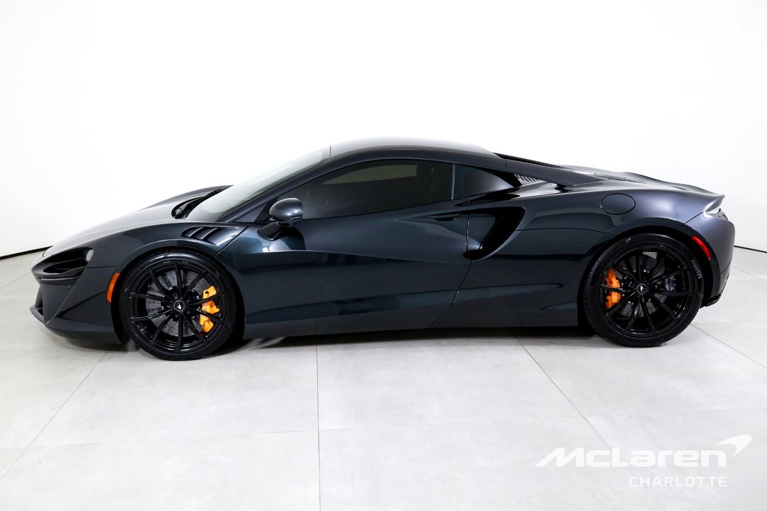 2023 McLaren Artura