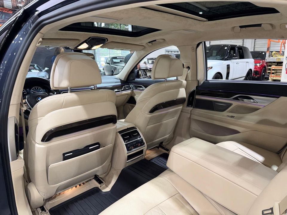 2017 BMW 750i
