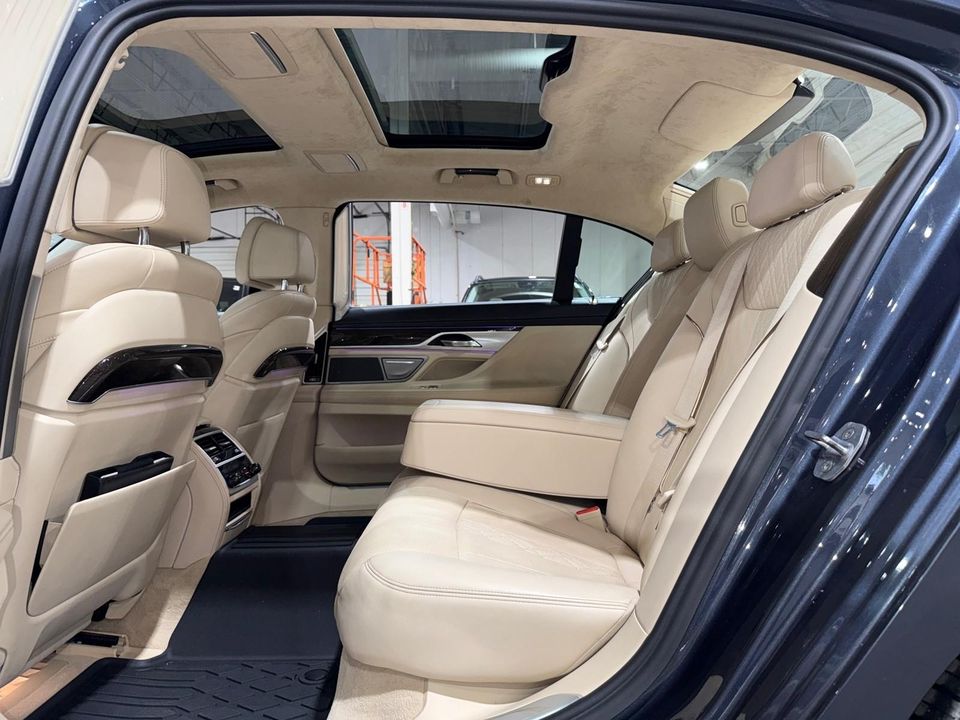 2017 BMW 750i