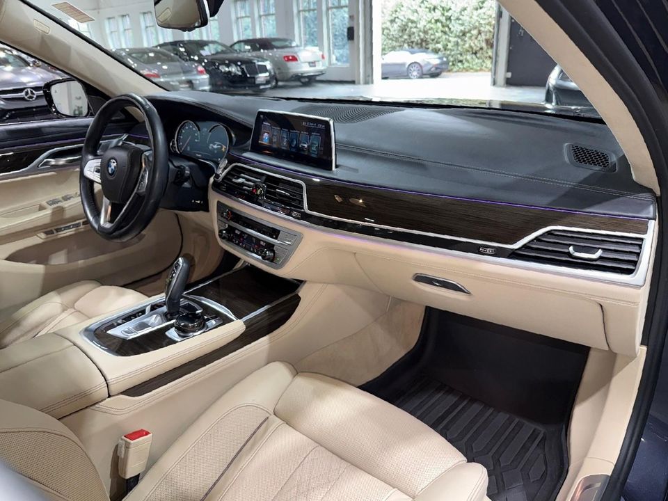 2017 BMW 750i
