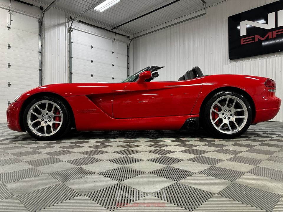 2004 Dodge Viper