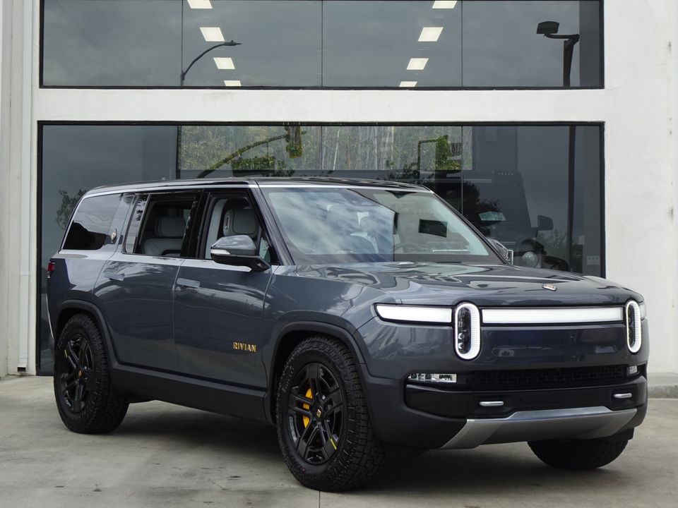 2023 Rivian R1S
