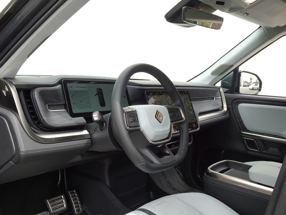 2023 Rivian R1S