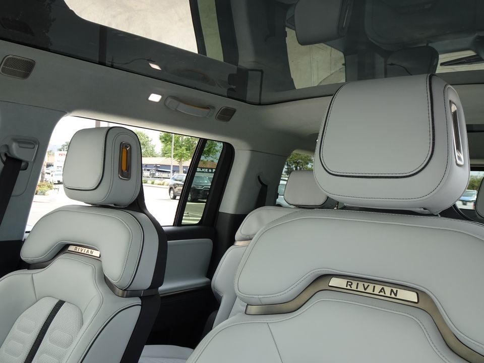 2023 Rivian R1S