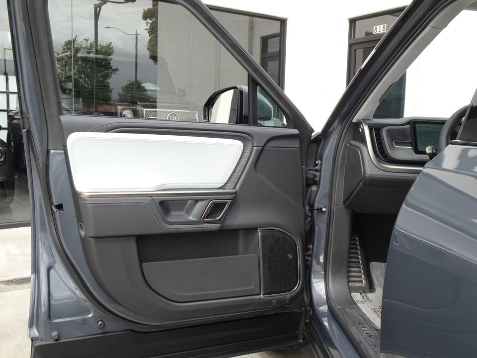2023 Rivian R1S