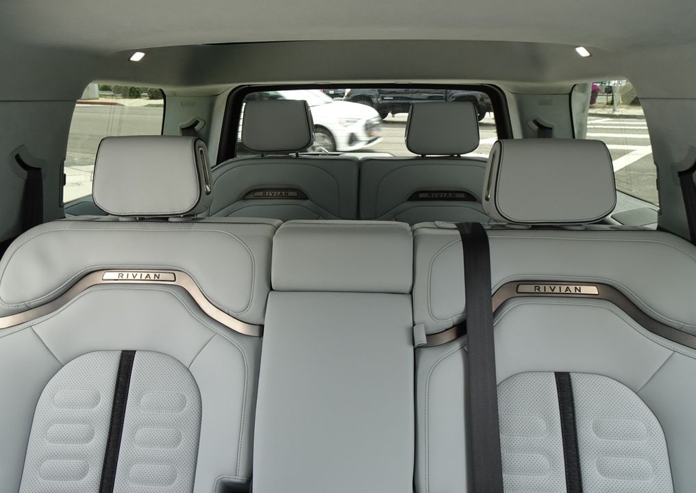2023 Rivian R1S