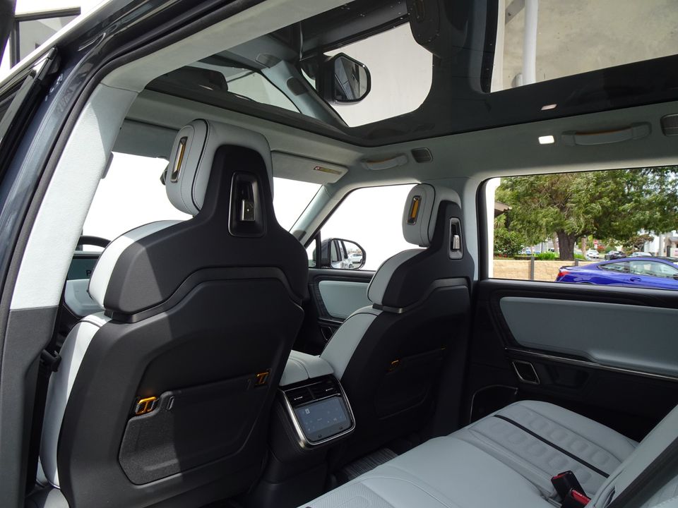 2023 Rivian R1S