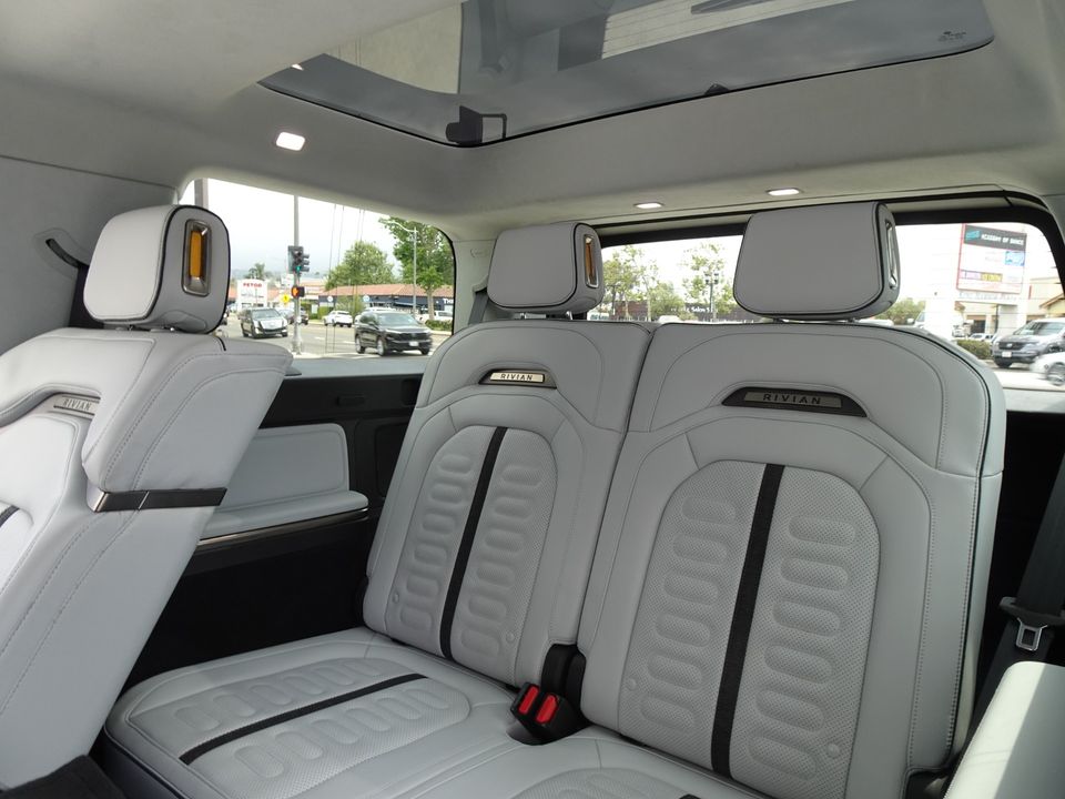 2023 Rivian R1S