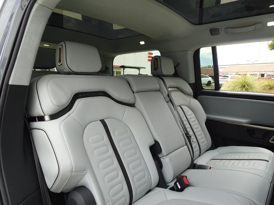 2023 Rivian R1S