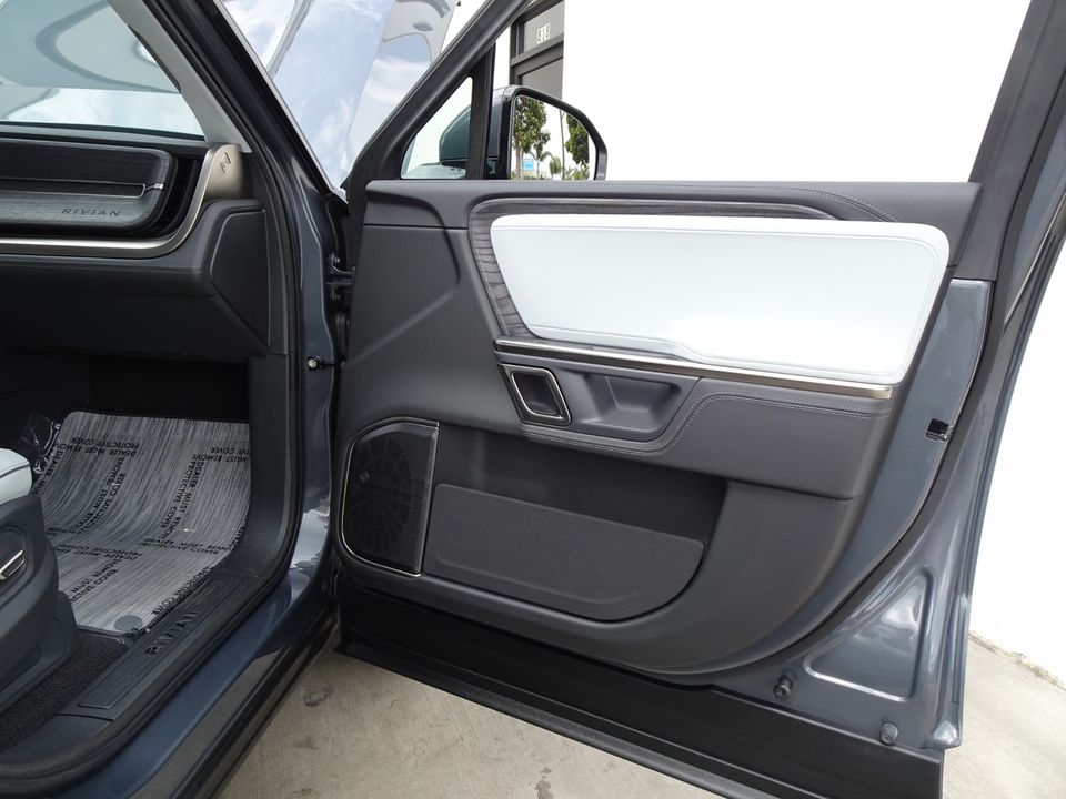 2023 Rivian R1S