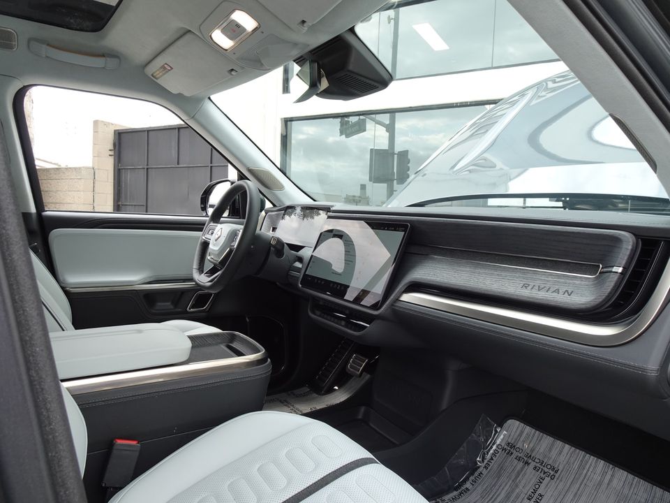 2023 Rivian R1S