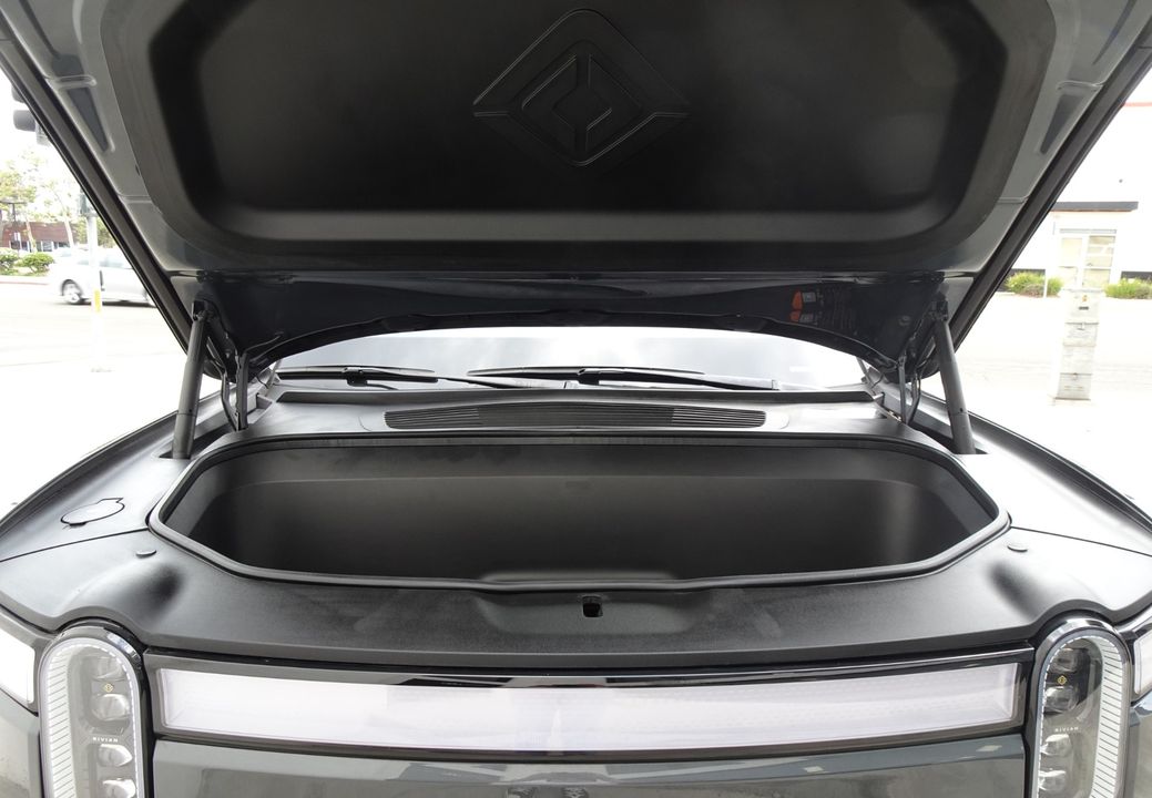 2023 Rivian R1S