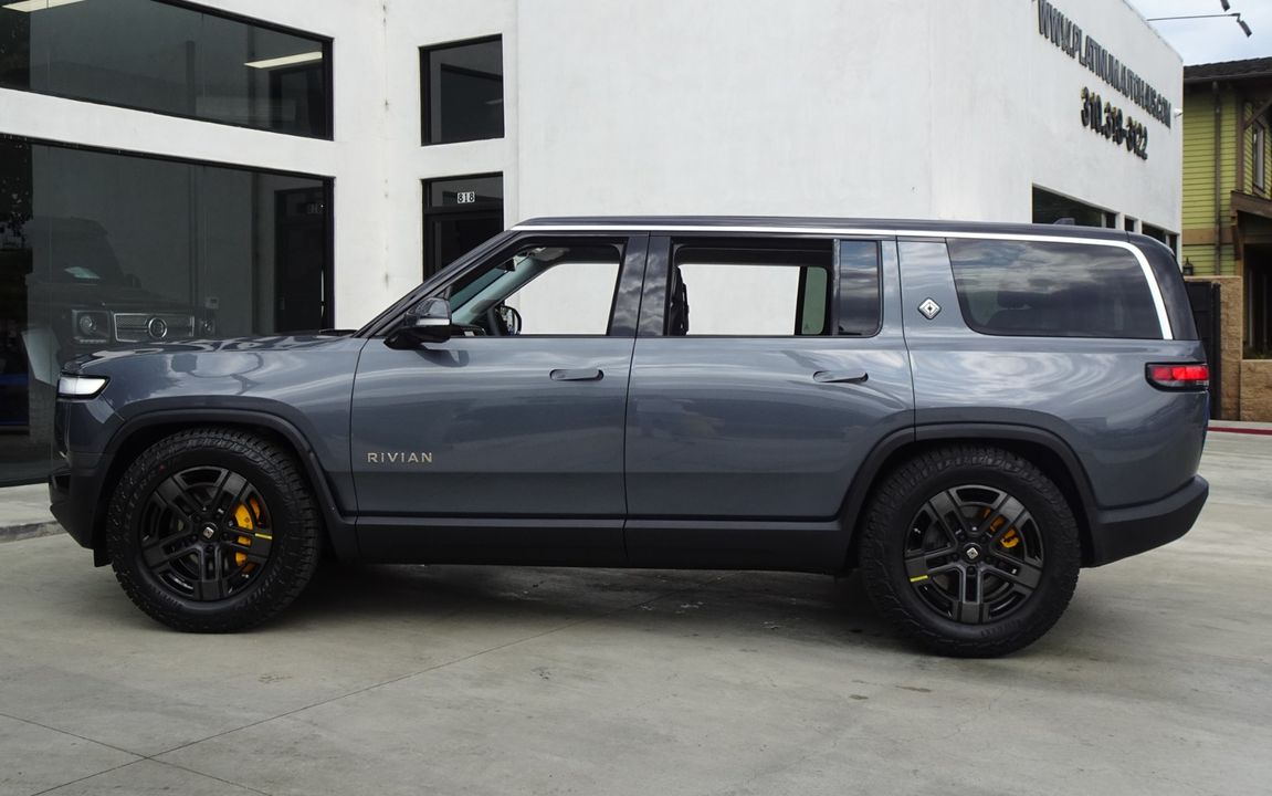 2023 Rivian R1S