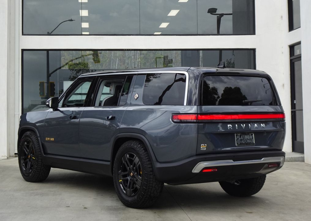 2023 Rivian R1S