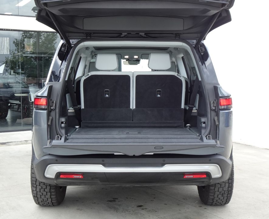 2023 Rivian R1S