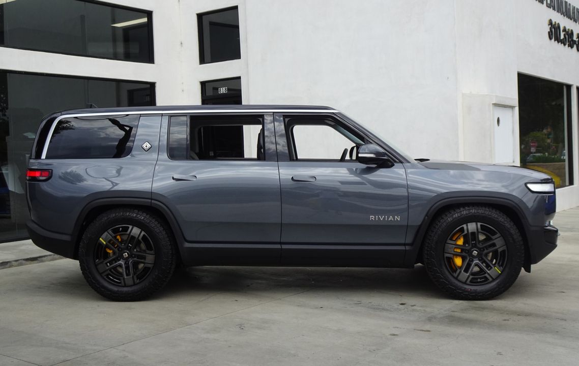 2023 Rivian R1S