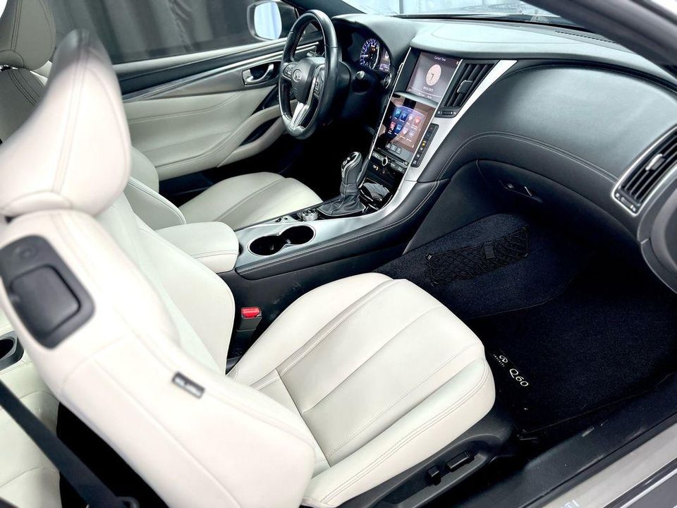 2017 INFINITI Q60