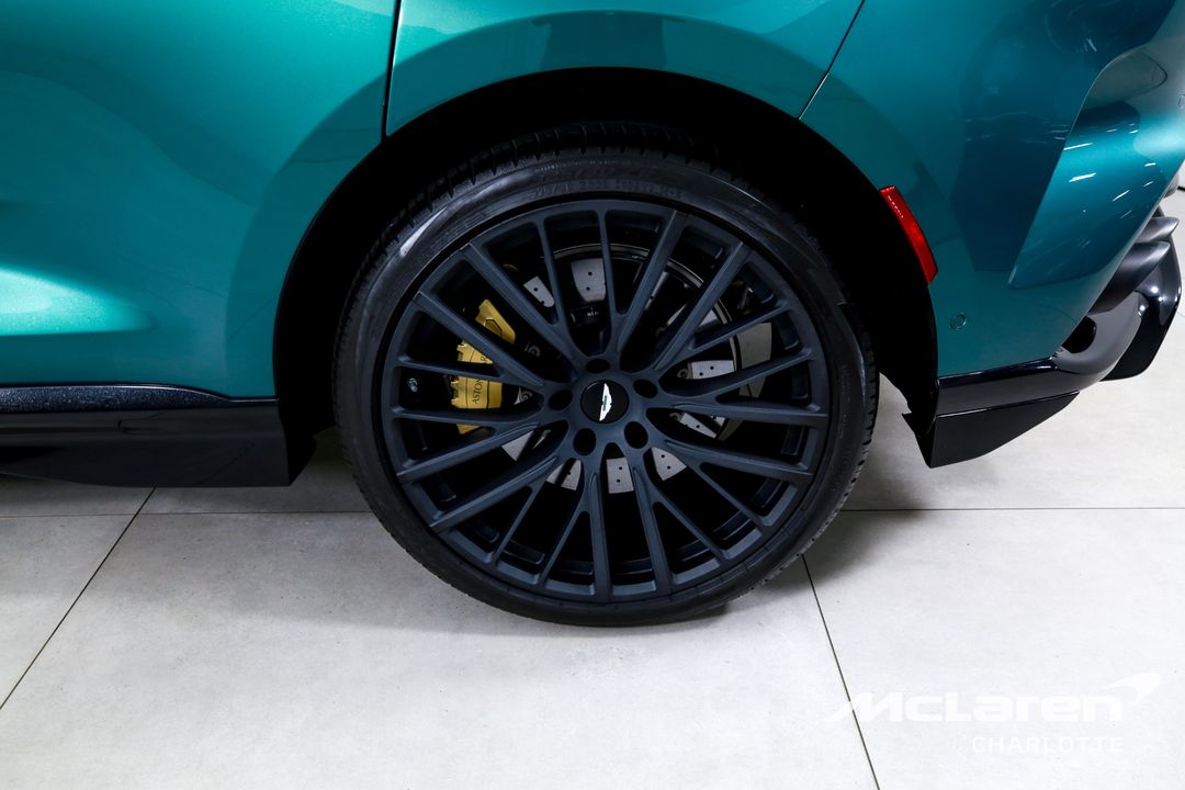 2024 Aston Martin DBX