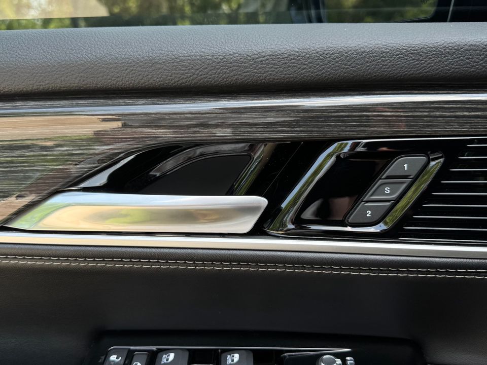 2022 Jeep Wagoneer