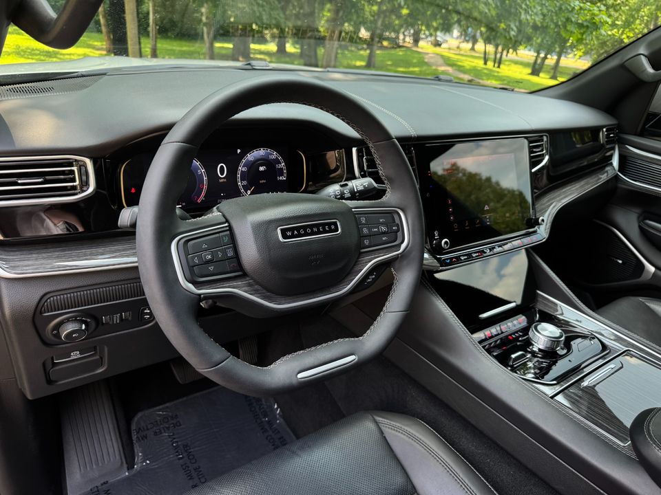 2022 Jeep Wagoneer