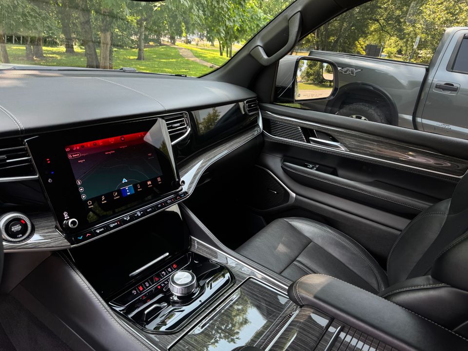 2022 Jeep Wagoneer