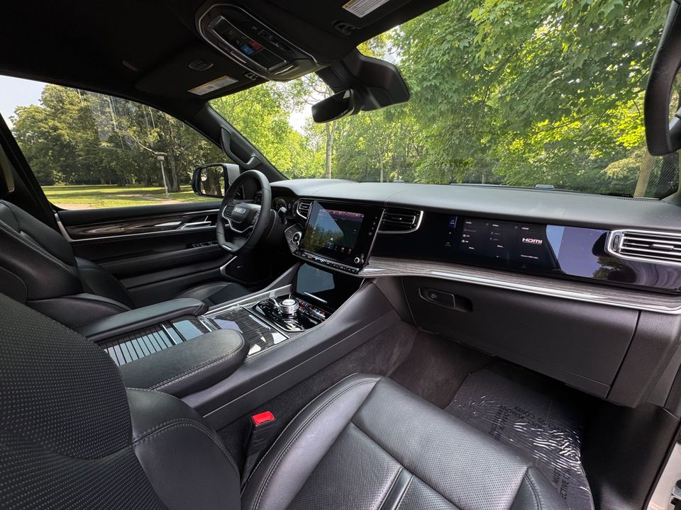 2022 Jeep Wagoneer