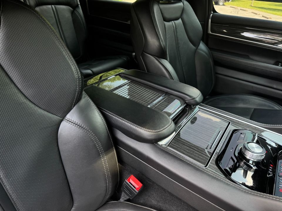 2022 Jeep Wagoneer