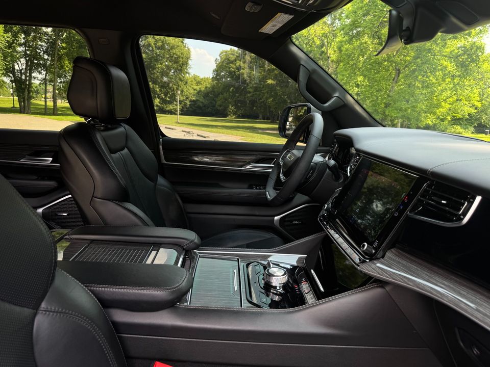 2022 Jeep Wagoneer