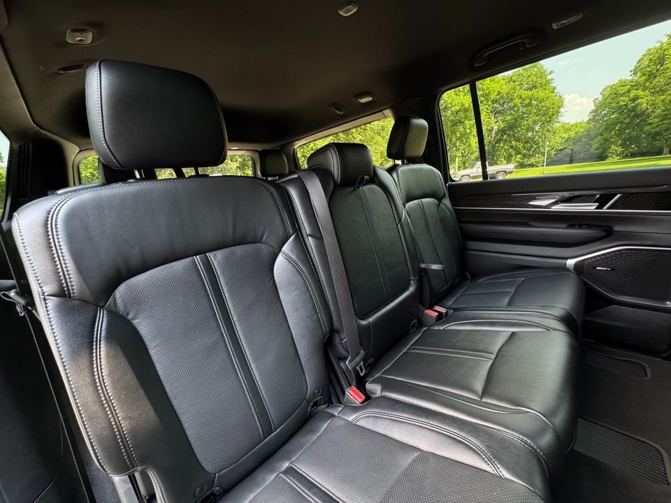 2022 Jeep Wagoneer