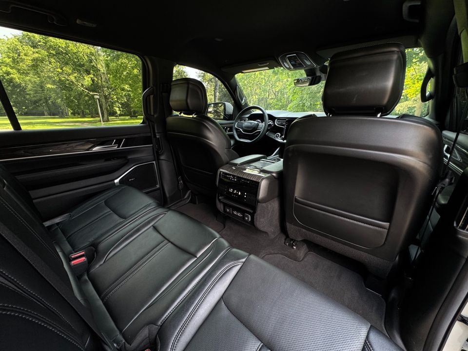 2022 Jeep Wagoneer