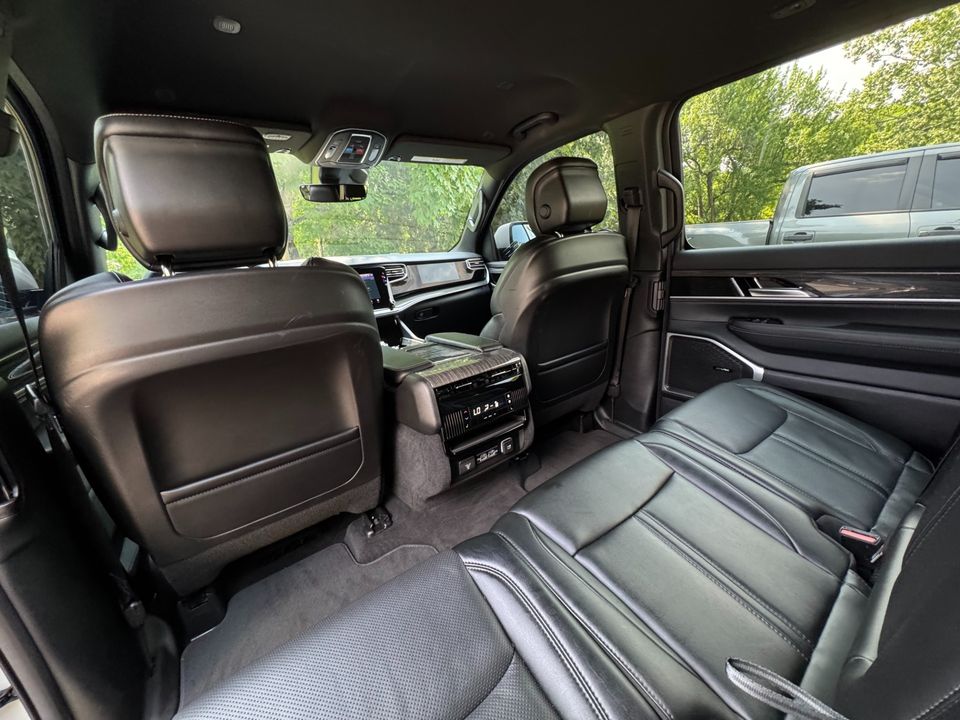 2022 Jeep Wagoneer