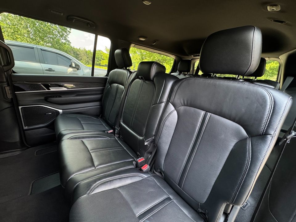 2022 Jeep Wagoneer
