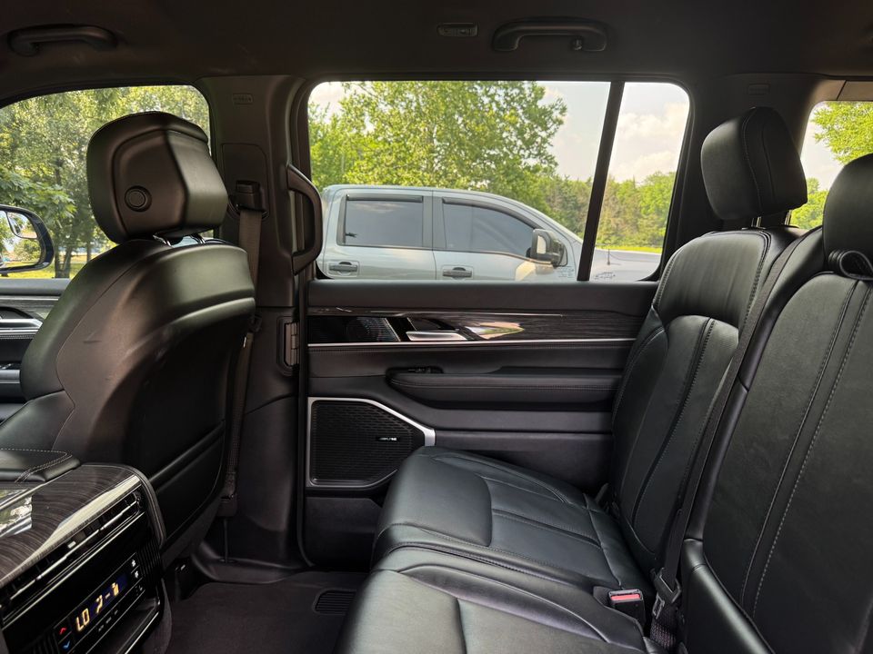 2022 Jeep Wagoneer