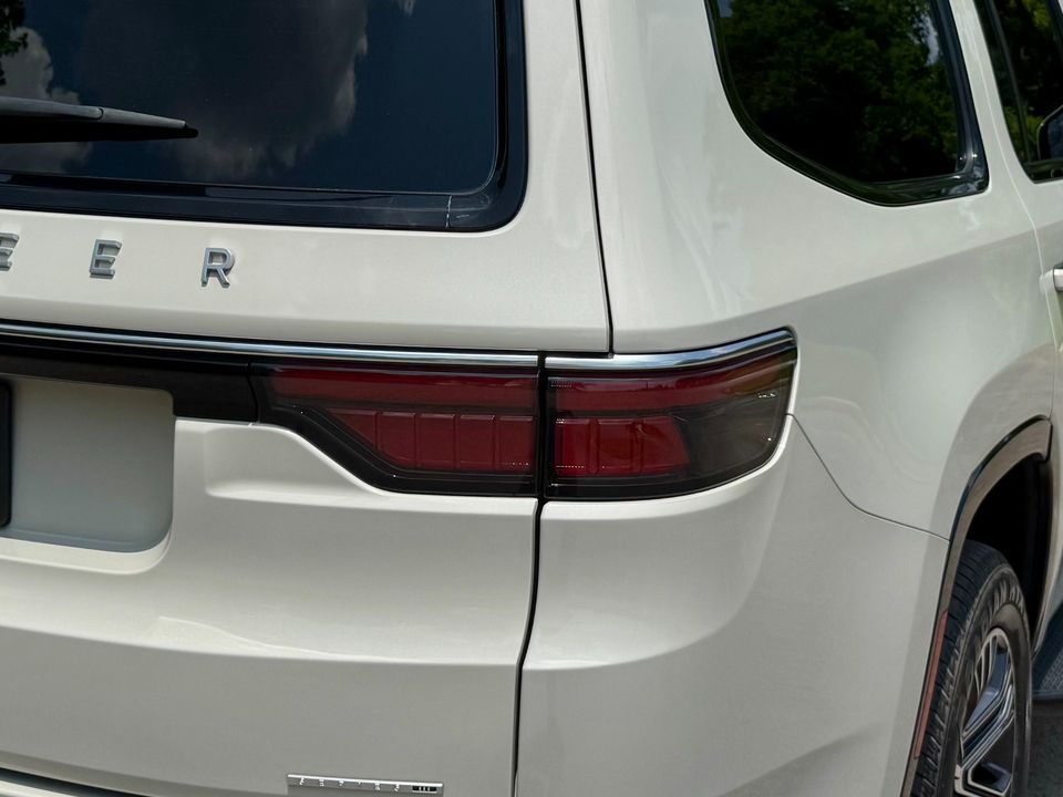 2022 Jeep Wagoneer