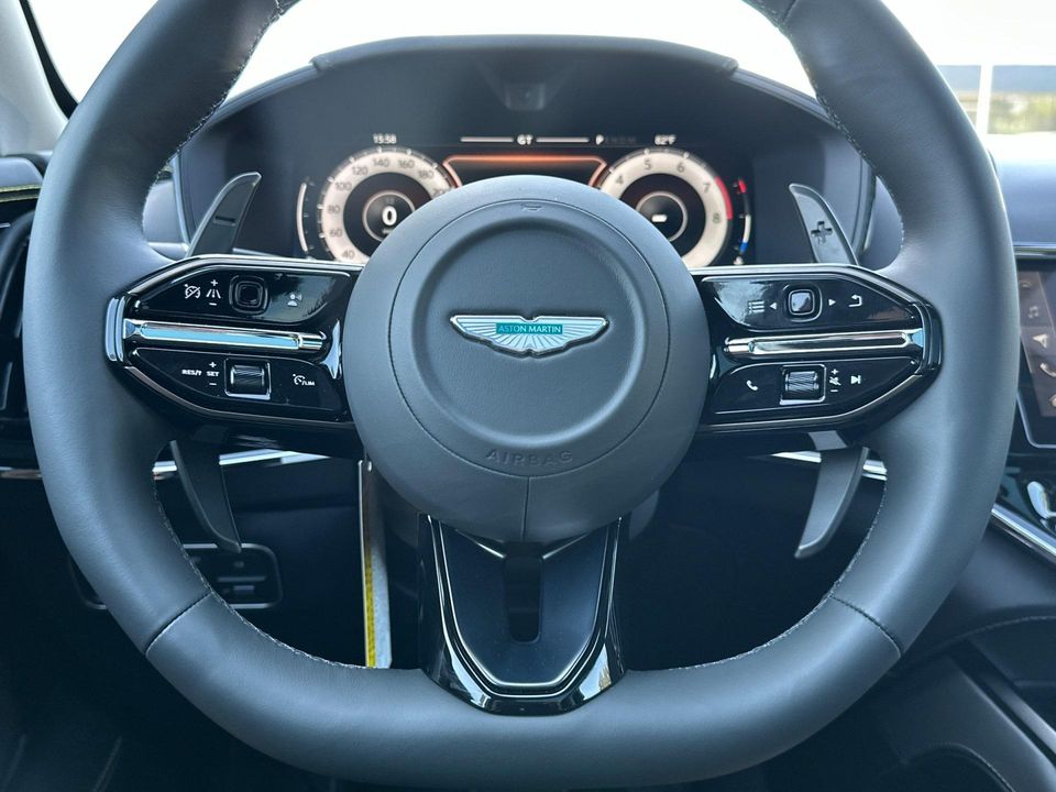 2025 Aston Martin DBX