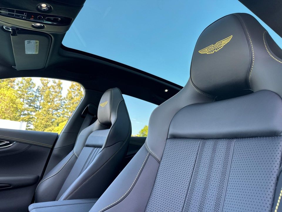 2025 Aston Martin DBX