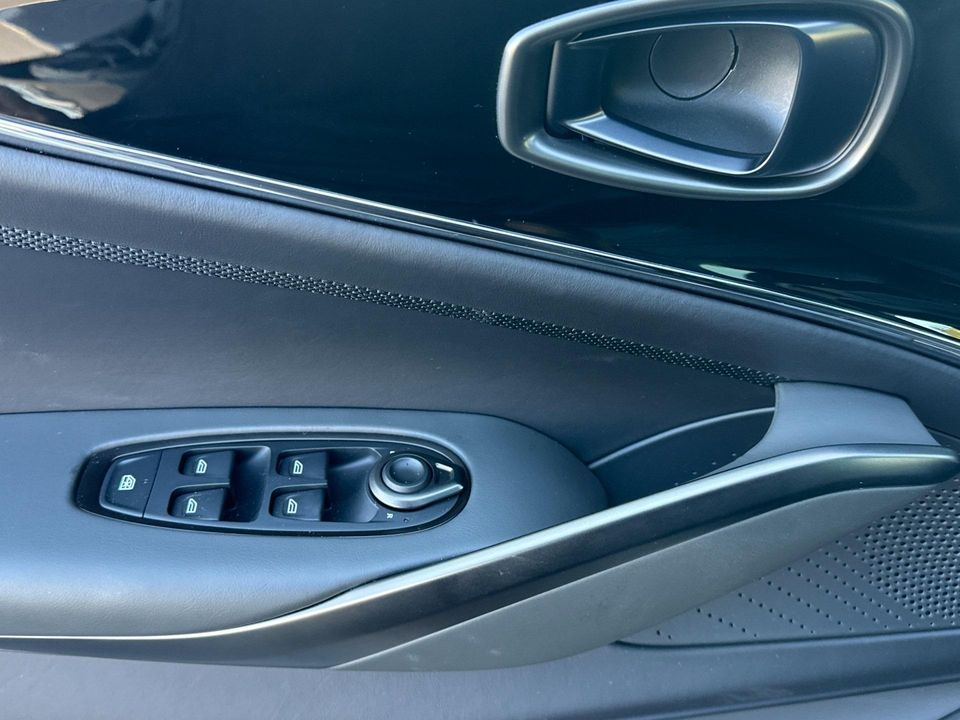 2025 Aston Martin DBX