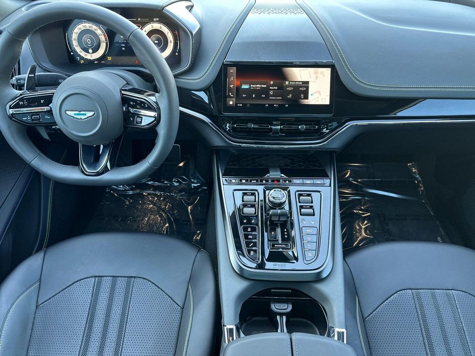 2025 Aston Martin DBX