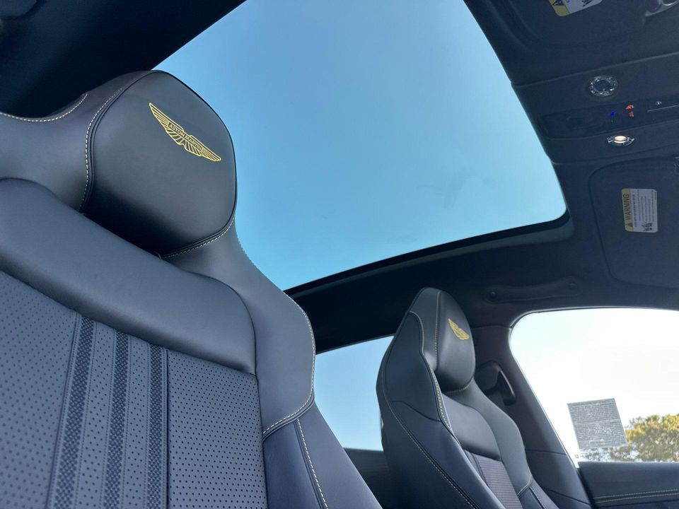 2025 Aston Martin DBX