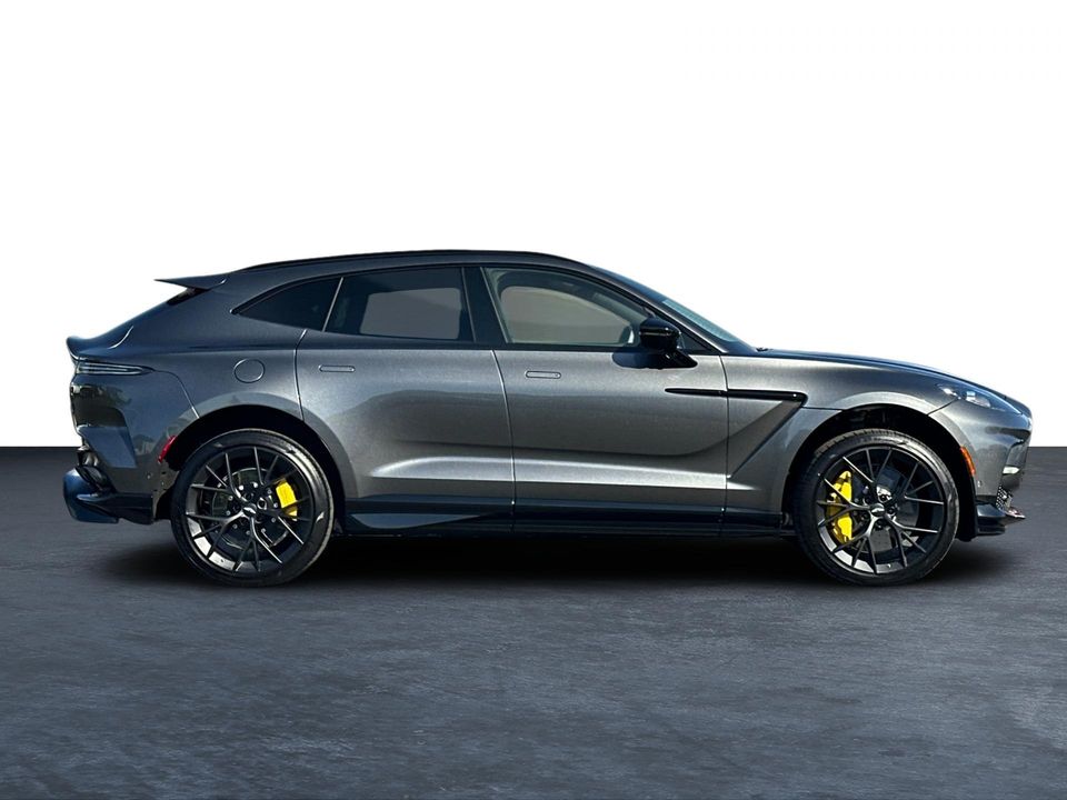 2025 Aston Martin DBX
